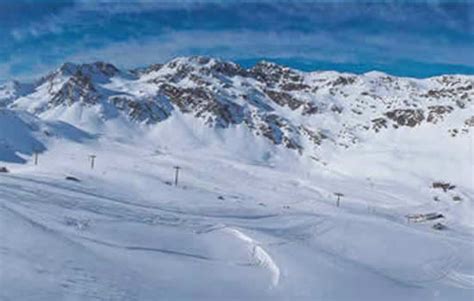 La capital dels pirineus us ofereix un ampli ventall d'activitats perquè la vostra estada sigui inoblidable. Andorra La Vella, Andorra - Resort Profile(City) - Ski ...