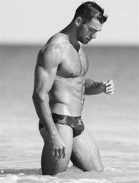 He Carries Himself Very Well Speedos Muscles Aussiebum Hommes Sexy