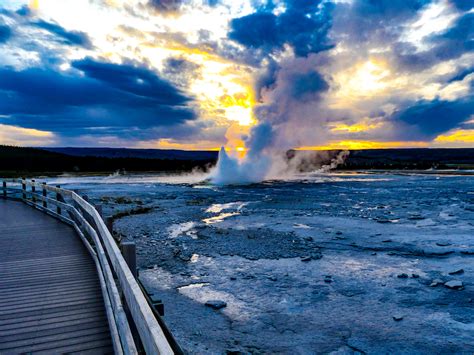 TOP 5 THINGS TO SEE IN YELLOWSTONE NATIONAL PARK ...
