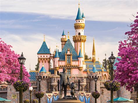Disneyland Disneyland Update Spooky Skies Over An Empty Kingdom