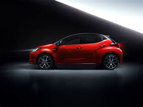 Nuova Toyota Yaris 2020 Hybrid Guida La Rivoluzione Stilistica Fleet