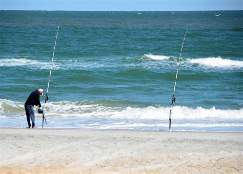 Going Saltwater Surf Fishing Here Is What You Need Fishing Hunting