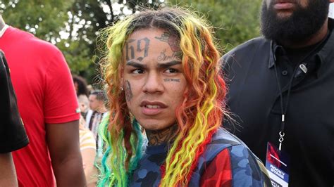 Sentencian A Prisión Al Rapero Hispano Tekashi69 Telemundo Chicago