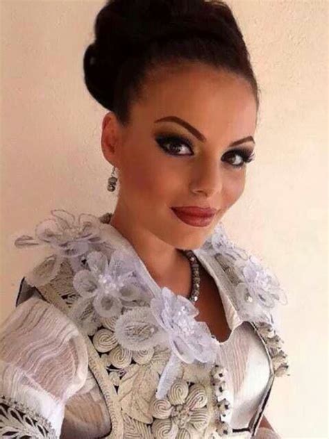 Nusja Demija Eyes Frizura Albanian Albanian Culture Prom Hairstyles For Long Hair Wedding