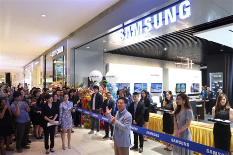 Results for spy hidden camera (118). Samsung Premium Experience Store opens its doors in ...
