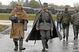 Das Militär im Wandel der Zeiten: Soldaten in historischen Uniformen ...