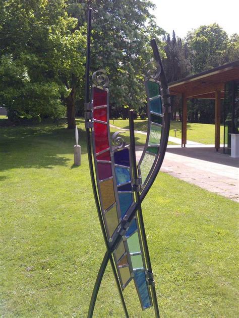 Stained Glass And Steel Sculpture For Gardens Of All Sizes Steel Sculpture Stained Glass