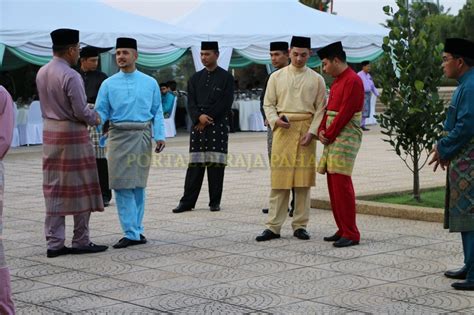 Thereafter, the tengku muda of pahang then read out the proclamation of tengku hassanal as the pahang regent effective jan 31. SERAMAI 165 ANAK-ANAK YATIM TETAMU ISTIMEWA TENGKU MAHKOTA ...