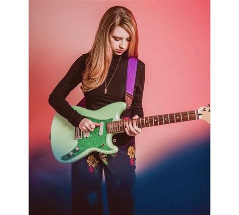 Ayla Tesler Mabe Para She Shreds Magazine Guitar Female Guitarist Guitar Tips