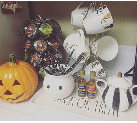 Pin By Olivia Osuna On Fall Halloween Decorations Halloween Wreath