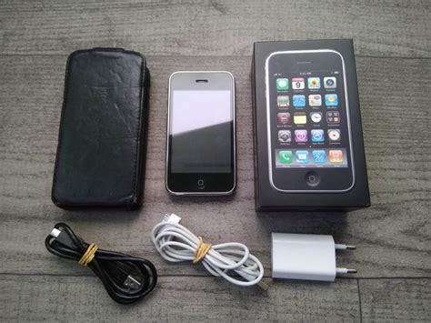 Apple Iphone 3gs Black 16gb Model A1303 Complete In Original Box