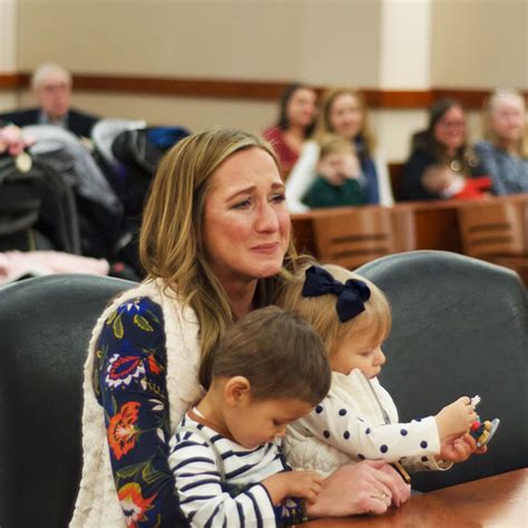 Une Mère Du Colorado Adopte Deux Enfants Un Mois Plus Tard Elle Découvre Qui Ils Sont Vraiment