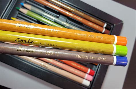 Fueled By Clouds And Coffee Vintage Colored Pencils Conté à Paris Aquarelle