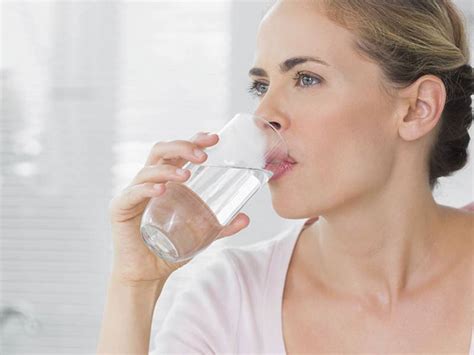 La hidratación adecuada y sus beneficios relacionados con el