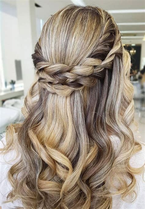 30 Beautiful Prom Hairstyles Thatll Steal The Night Best Prom Hairstyle Ideas Prom Hair Long