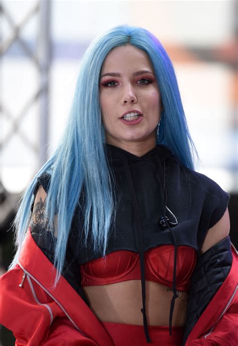 Halsey Performs On Nbcs Today Show At Rockefeller Center In Ny 06