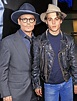 Hijo menor de Johnny Depp está en grave estado de salud