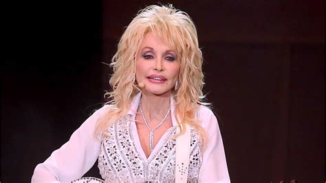 Dolly Parton Denies Reports That Shes In A Lesbian Relationship New