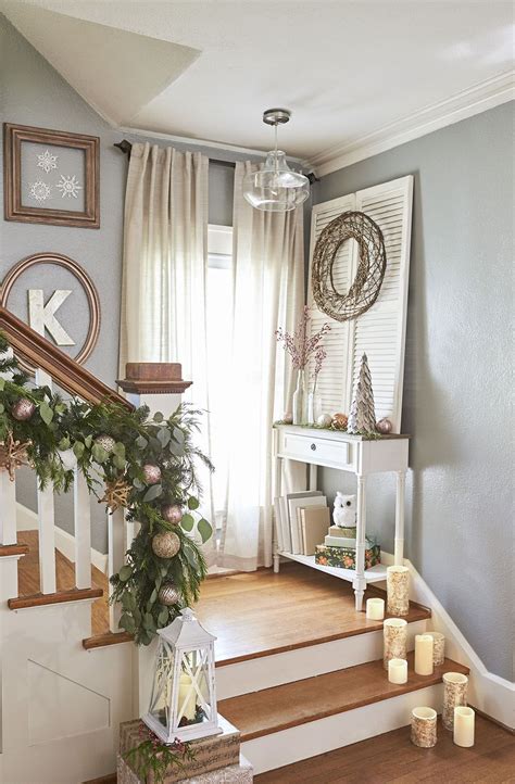 5 Inspiring Wall Decor Ideas For Stairway