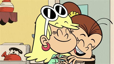 Image S2e21a Leni Hugs Luanpng The Loud House