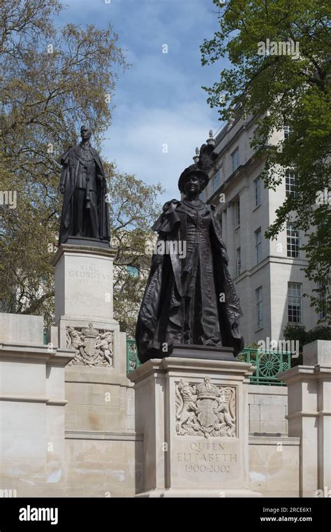 London Großbritannien 4 Mai 2023 Bronzestatue Von Königin Elizabeth Ehefrau Von König