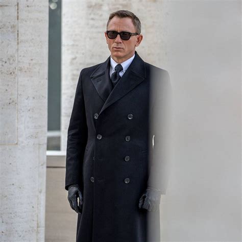 Spectre Style Daniel Craigs James Bond Wears Tom Ford Fashions