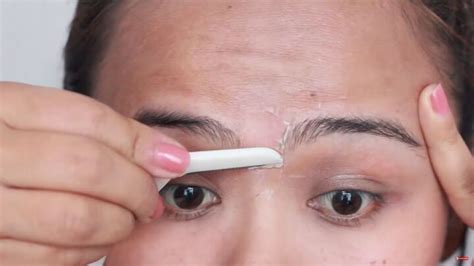 Looking For Painless Brow Grooming Heres How To Shave Your Eyebrows