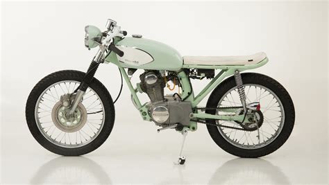 Ağırlığın azaltılması için yeniden tasarlanan şasi sayesinde konfor da artmış. Honda CB125 Brat Cafe: "Biff" - BikeBound