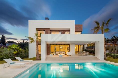 Contemporary Recently Built Beachside Villa In Casasola Victoria