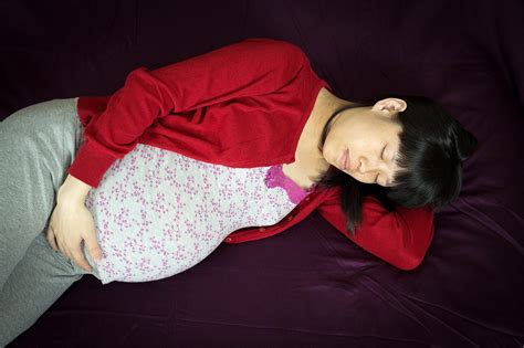 How To Sleep Comfortably Sleeping Position When You Are Pregnant
