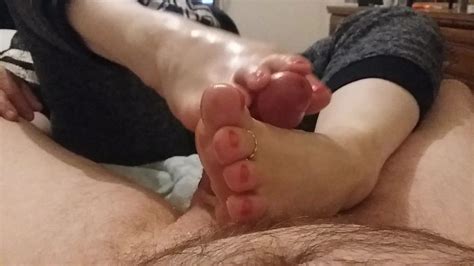 Sexy Pink Toes Footjob Leads To Huge Cumshot Free Porn 09