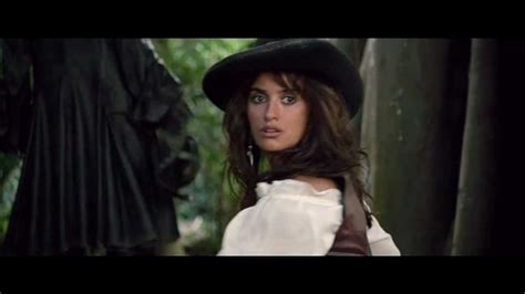 johnny depp and penélope cruz get close in pirates of the caribbean on stranger tides youtube