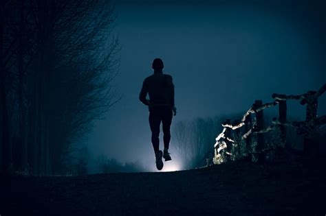 Is it safe to run at night? 10 Tips for Running in the Dark – Ready.Set