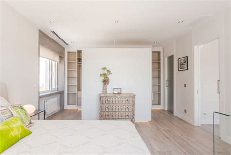Una Habitación Con Baño Y Vestidor Home Addition Master Room Modern