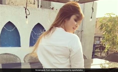 Ayesha Takia Slow Motion Video Salman Khan Wanted Girl वॉन्टेड गर्ल ने स्टाइलिश अंदाज में