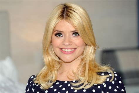 Holly Willoughby Shares Picture Of Lookalike Mum Entertainment Daily