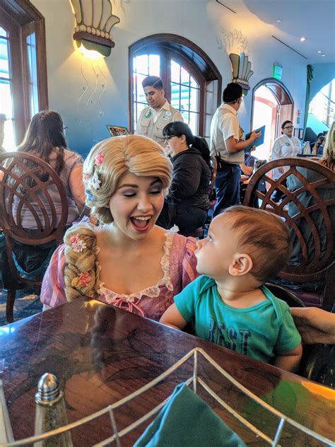 Guide To Character Dining At Disneyland