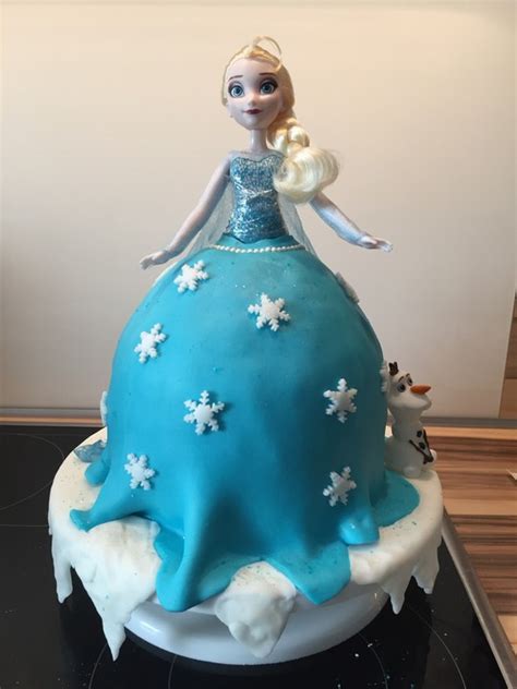 Passend zum kalten wetter habe ich heute eine frozen torte für euch. Frozen Elsa Torte (Rezept mit Bild) von Timi23 | Chefkoch.de