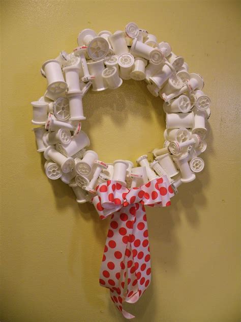 Recycled Spool Wreath With Images Spool Crafts Thread Spools