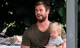 Chris Hemsworth juega al golf con su hijo y… ¡sorpresa!