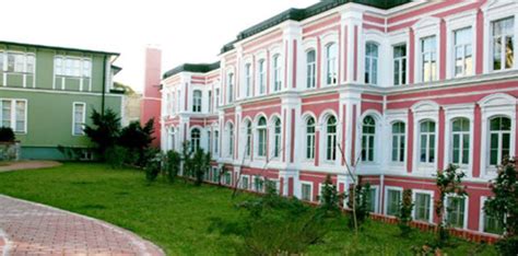 0212 383 70 70 (40 hat). Yıldız Teknik Üniversitesi mezunları kimdir?