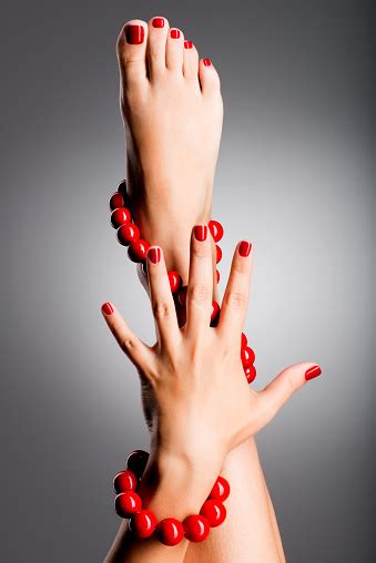 Zbliżenie Zdjęcie Piękne Kobiece Stopy Z Czerwonym Pedicure Zdjęcia