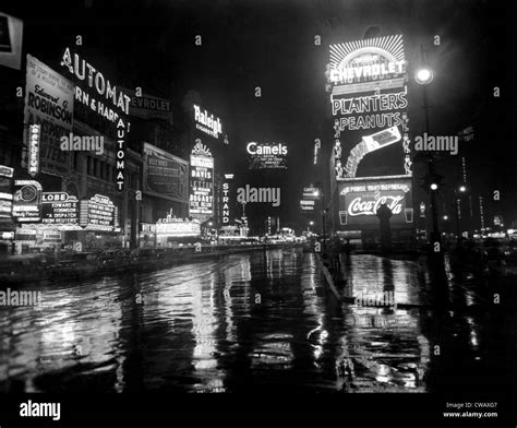 Ev1975 Broadway And Times Square New York Ny Circa 1941 Courtesy Csu Archives Everett