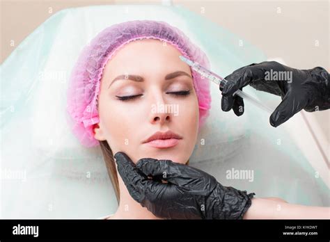 Beautician Eyes Hi Res Stock Photography And Images Alamy