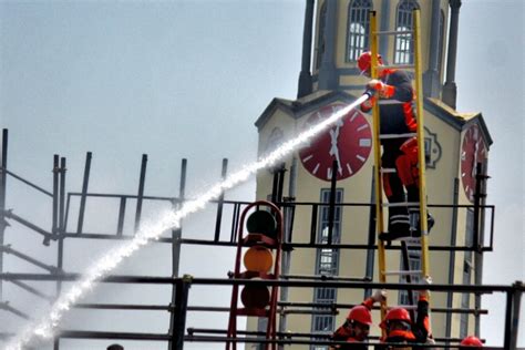 Slide Show Firemen Demonstrate Best Practices Gma News Online