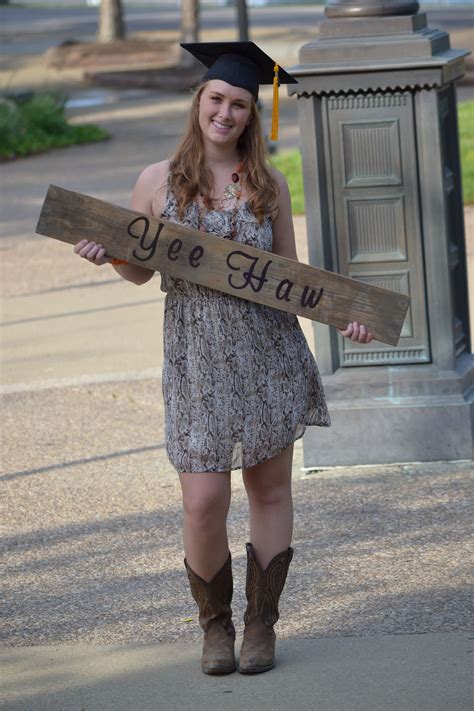 Pin By Alisha Duncan On Things I Like Country Girls Graduation Pictures Texas Women