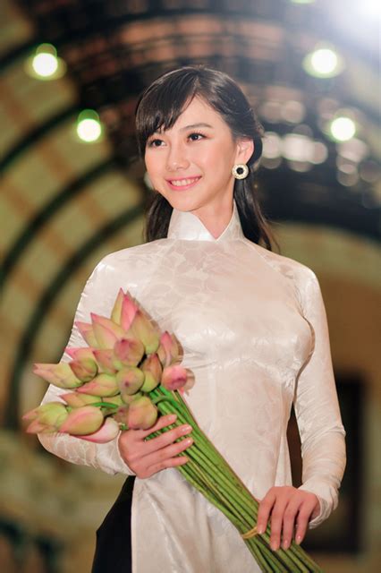 Most Vietnamese Lovely Girls In Ao Dai Best Travel Guide To Vietnam