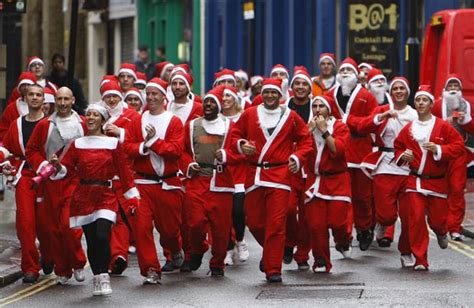 10000 Santas Expected At Philadelphias Running Of The Santas