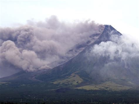 Mount Mayon Volcanic Eruption In The Philippines Pictures Cbs News