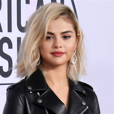 Selena Gomez Shows Off New Blonde Bob At 2017 Amas Allure